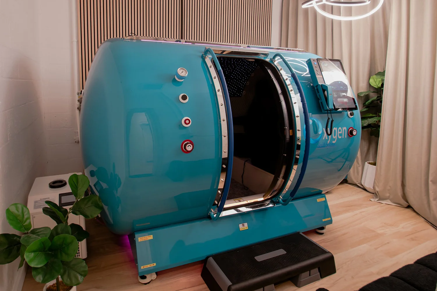 Hyperbaric oxygen chamber